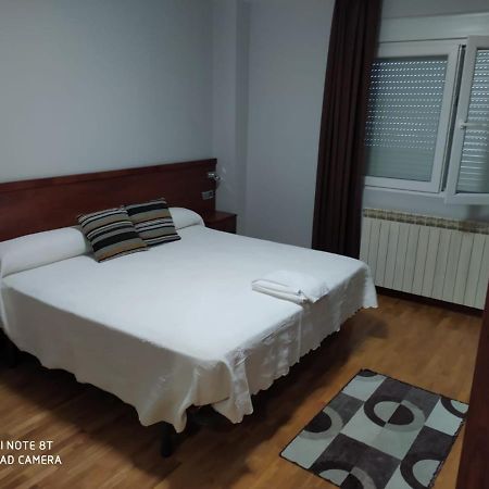 לאון Hostal Cerecedo מראה חיצוני תמונה