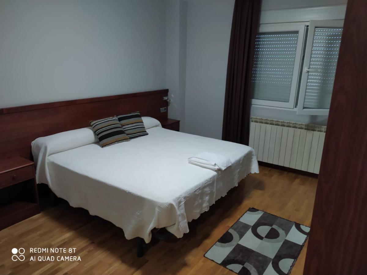 לאון Hostal Cerecedo מראה חיצוני תמונה