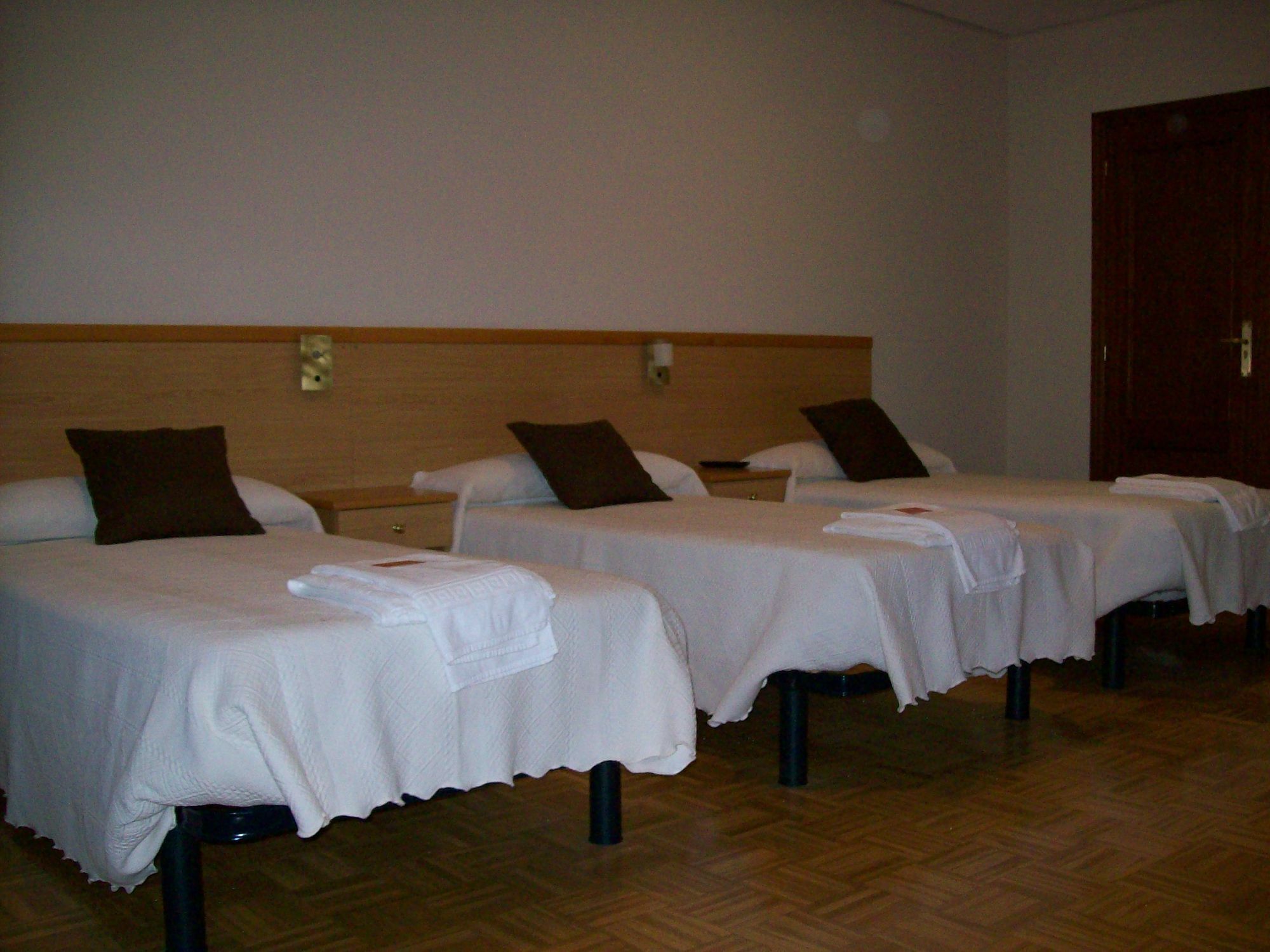 לאון Hostal Cerecedo מראה חיצוני תמונה